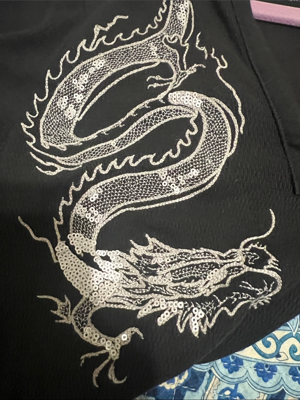 Lucky Vintage thermal Black V-Neck Top with Silver Sequin Dragon - Picture 4 of 6